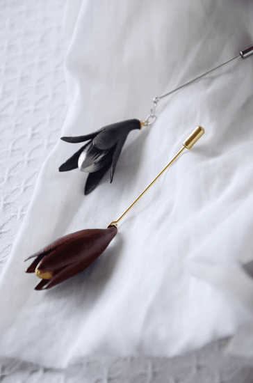 Magnolia fruit brooch, handmade natural Chinese lacquer; black and crimson bird-eye angle