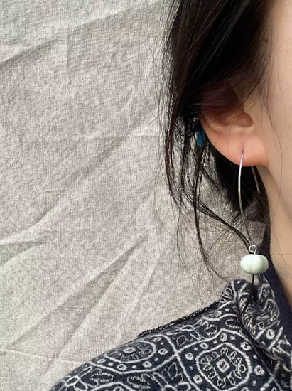 handmade_ceramic_earrings_mini_pumpkin_925_silver_long_pin_model_wearing
